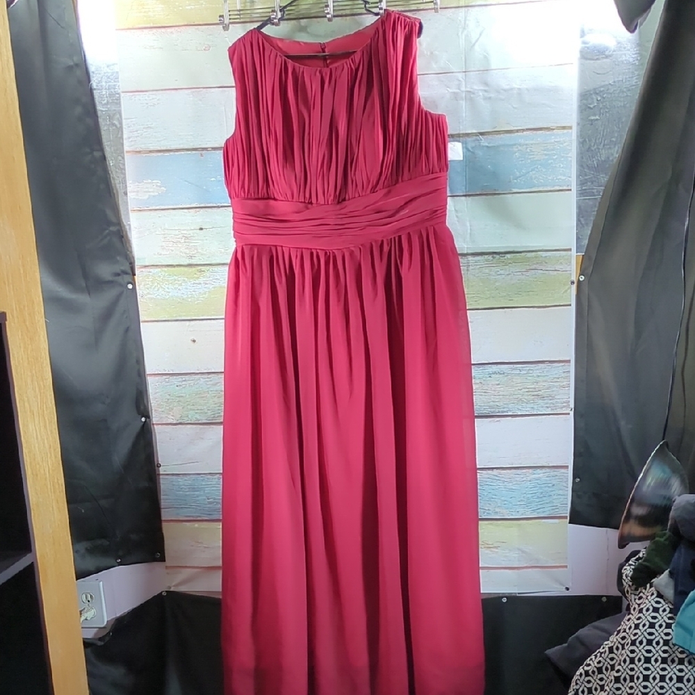 Elegant Burgundy Sleeveless Dress